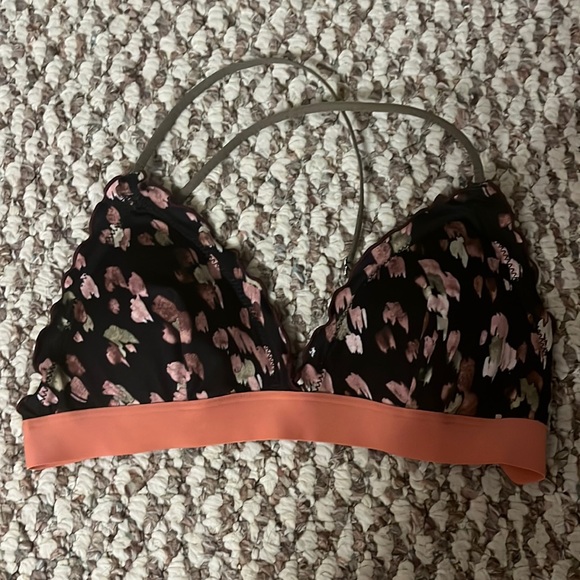 H&M swimsuit top, crosses in the back, size 2; worn once - Picture 1 of 2